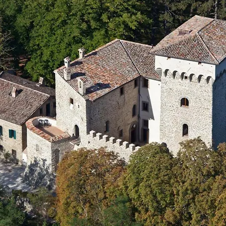Castello Di Gubbio By Mmega فيلة Colpalombo